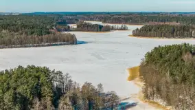 Wieś Sucholaski przy jeziorze Wydmińskim z zimowego lotu ptaka, luty 2026 r. - zdjęcie 35