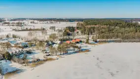 Wieś Sucholaski przy jeziorze Wydmińskim z zimowego lotu ptaka, luty 2026 r. - zdjęcie 43