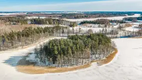 Wieś Sucholaski przy jeziorze Wydmińskim z zimowego lotu ptaka, luty 2026 r. - zdjęcie 23