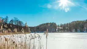 Zimowa wersja plaży w Starych Juchach, jezioro Jędzelewo - zdjęcie 27