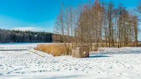 Zimowa wersja plaży w Starych Juchach, jezioro Jędzelewo - zdjęcie 4