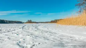 Zimowa wersja plaży w Starych Juchach, jezioro Jędzelewo - zdjęcie 24