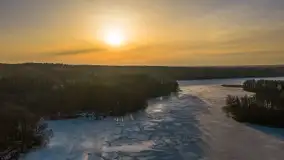 Przedwiośnie z drona nad jeziorem Ublik Mały, marzec 2026 r. - zdjęcie 19