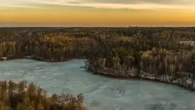 Przedwiośnie z drona nad jeziorem Ublik Mały, marzec 2026 r. - zdjęcie 14