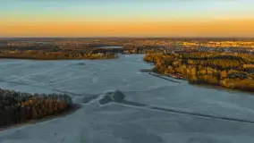 Przedwiośnie z drona, jezioro Kisajno, marzec 2026 r. - zdjęcie 8