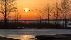 Zachód słońca nad jeziorem Mamry, port Rybaczówka Kal, marzec 2026 r. - zdjęcie 1