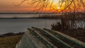 Zachód słońca nad jeziorem Mamry, port Rybaczówka Kal, marzec 2026 r. - zdjęcie 11