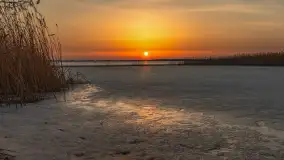 Zachód słońca nad jeziorem Mamry, port Rybaczówka Kal, marzec 2026 r. - zdjęcie 27