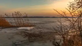 Zachód słońca nad jeziorem Mamry, port Rybaczówka Kal, marzec 2026 r. - zdjęcie 20