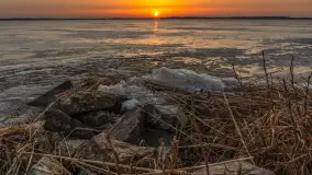 Zachód słońca nad jeziorem Mamry, port Rybaczówka Kal, marzec 2026 r. - zdjęcie 7