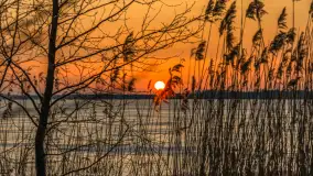 Zachód słońca nad jeziorem Mamry, port Rybaczówka Kal, marzec 2026 r. - zdjęcie 21