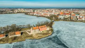 Przedwiośnie w Ełku z drona, okolice ulicy Zamkowej, marzec 2026 r. - zdjęcie 1