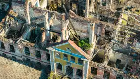 Ruiny pałacu w Mieduniszkach Wielkich, marzec 2026 r. - zdjęcie 12