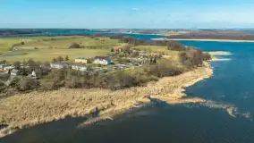 Port i wieś Popielno na wiosennych kadrach z drona, kwiecień 2026 r. - zdjęcie 23