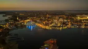 Końcówka dnia w Mikołajkach z drona, kwiecień 2026 r. - zdjęcie 4