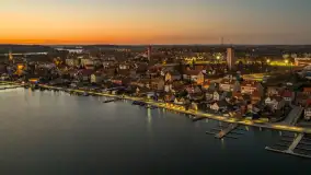 Końcówka dnia w Mikołajkach z drona, kwiecień 2026 r. - zdjęcie 8