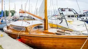 Oldtimery na wodzie w Giżycku: koncert, regaty i parada - zdjęcie 15