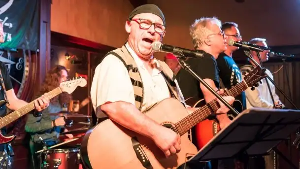 Zdjęcia: Mietek Folk porwał do tańca publiczność Albatrosa - zdjęcie 6