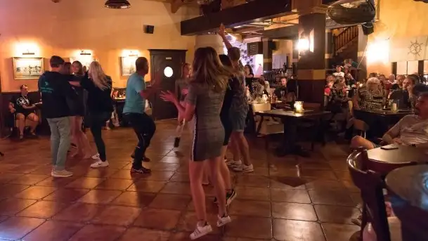 Zdjęcia: Mietek Folk porwał do tańca publiczność Albatrosa - zdjęcie 3