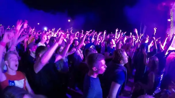 Zdjęcia: Energia, pasja i muzyka na scenie przy Mamrach - zdjęcie 2