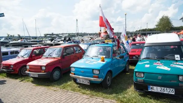 Zdjęcia:  Zlot "maluchów" w Giżycku. Nie ma klimy, ale jest klimat - zdjęcie 10