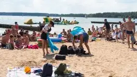 Zdjęcia: Rodzinna zabawa na plaży miejskiej nad Niegocinem  - zdjęcie 14