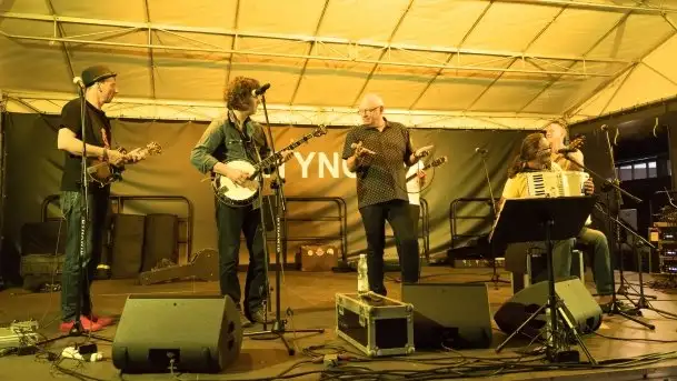 Zdjęcia: Szanty, irlandzki folk i bluegrass na sztynorckiej scenie  - zdjęcie 10