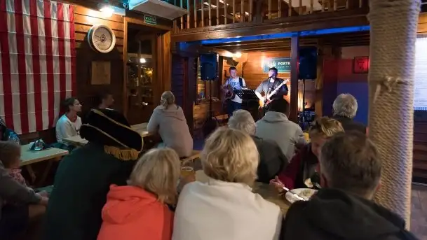 Zdjęcia: Muzyczne doświadczenie i powiew młodości w Tawernie Keja  - zdjęcie 3