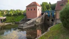 Zdjęcia: Gościnne progi starej elektrowni nad rzeką Węgorapą - zdjęcie 15