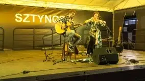 Zdjęcia: Hipnotyzujący wokal podkreślony gitarą akustyczną  - zdjęcie 7