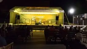 Zdjęcia: Hipnotyzujący wokal podkreślony gitarą akustyczną  - zdjęcie 11