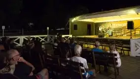 Zdjęcia: Hipnotyzujący wokal podkreślony gitarą akustyczną  - zdjęcie 12