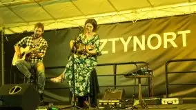 Zdjęcia: Hipnotyzujący wokal podkreślony gitarą akustyczną  - zdjęcie 13