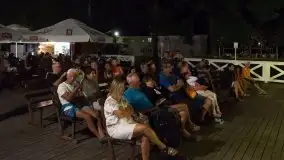 Zdjęcia: Hipnotyzujący wokal podkreślony gitarą akustyczną  - zdjęcie 16