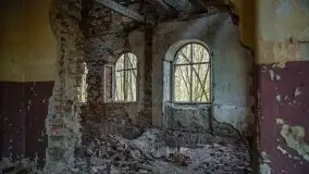 Niszczejąca perełka włoskiej architektury w Silginach - zdjęcie 13