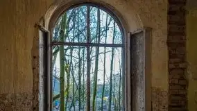 Niszczejąca perełka włoskiej architektury w Silginach - zdjęcie 29