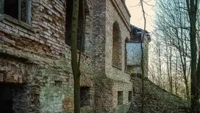 Niszczejąca perełka włoskiej architektury w Silginach - zdjęcie 46