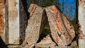 Zdjęcia: Pałac w Prośnie – monumentalna, romantyczna i tajemnicza ruina - zdjęcie 37