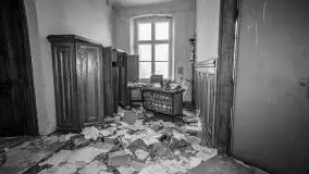 Cień historii sprzed kilkudziesięciu lat w jednym z pałacyków - zdjęcie 13