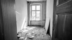 Cień historii sprzed kilkudziesięciu lat w jednym z pałacyków - zdjęcie 9