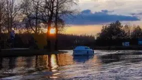 Zdjęcia: Poradnik motorowodny, skuterem i jachtem motorowym przez Mazury - jezioro Mamry - zdjęcie 15