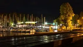 Port AZS Wilkasy skąpany w ciemnościach nocy - zdjęcie 17