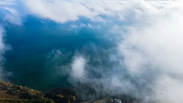 Mgły nad jeziorem Niegocin i Wilkasami