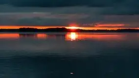 Ponury wieczór, z przesmykiem zachodu słońca - zdjęcie 1