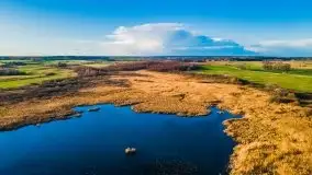 Jesień z lotu ptaka przy jeziorze Tałtowisko i kanale Grunwaldzkim - zdjęcie 1