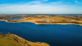 Jesienne jezioro Tuchlin z lotu mewy - zdjęcie 11