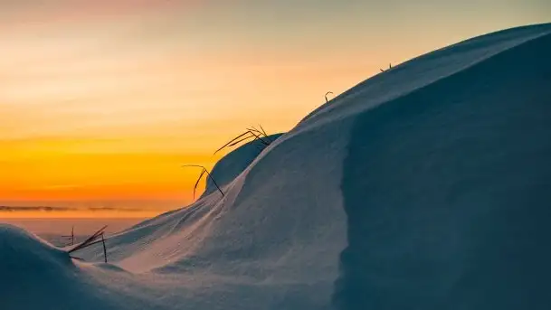 Zimowy wschód słońca nad jeziorem Dargin i... -27 stopni