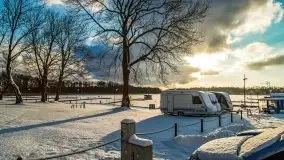 Port w Sztynorcie w zimowej scenerii, styczeń 2021 r. - zdjęcie 2