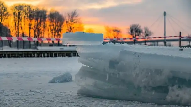 Wschód słońca w Giżycku w zimowej oprawie, 02.2021