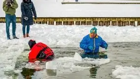 Fotorelacja z rzeźbienia w lodzie w Giżycku - zdjęcie 17